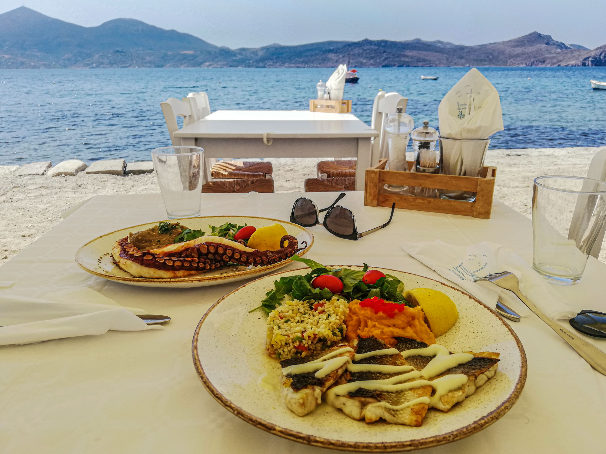 restaurant astakas, grecia